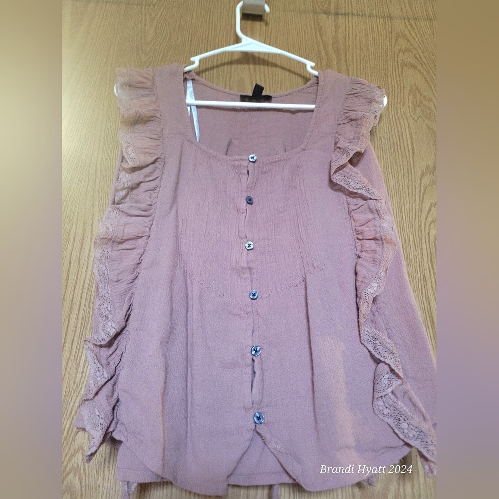 Jessica Simpson sleeve less, ruffle lace, Boho Shirt